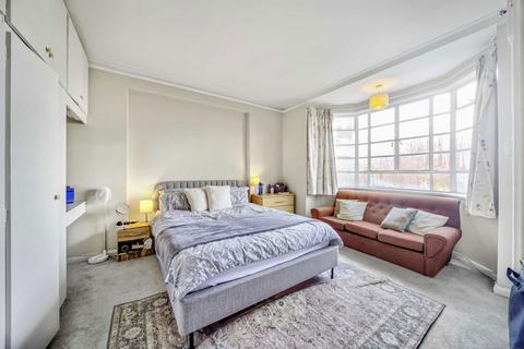 2 bedroom flat to rent, Nightingale Lane, London SW12