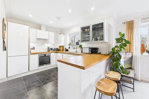 2 bedroom apartment to rent, Trematon Place, Teddington