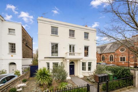 2 bedroom flat for sale, Fentiman Road, London SW8