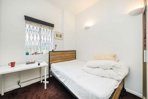 2 bedroom flat for sale, Fentiman Road, London SW8