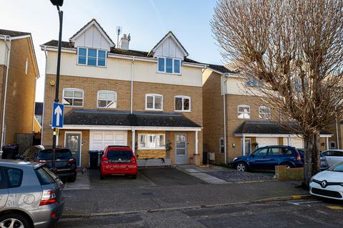 4 bedroom semi-detached house for sale, Priory Avenue, Southend-on-sea, SS2