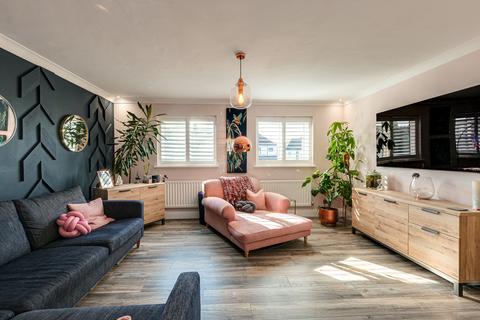 4 bedroom semi-detached house for sale, Priory Avenue, Southend-on-sea, SS2