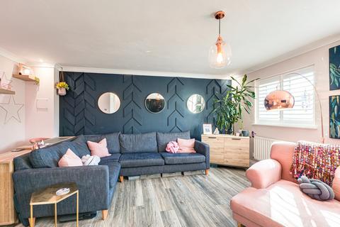 4 bedroom semi-detached house for sale, Priory Avenue, Southend-on-sea, SS2