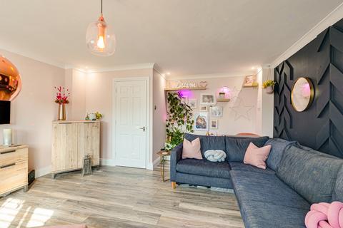 4 bedroom semi-detached house for sale, Priory Avenue, Southend-on-sea, SS2