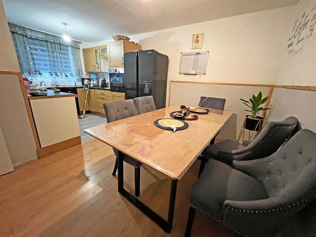 Kitchen1.jpg