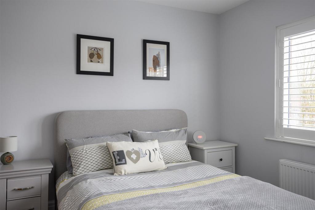 24 Lesley Avenue 4.jpg
