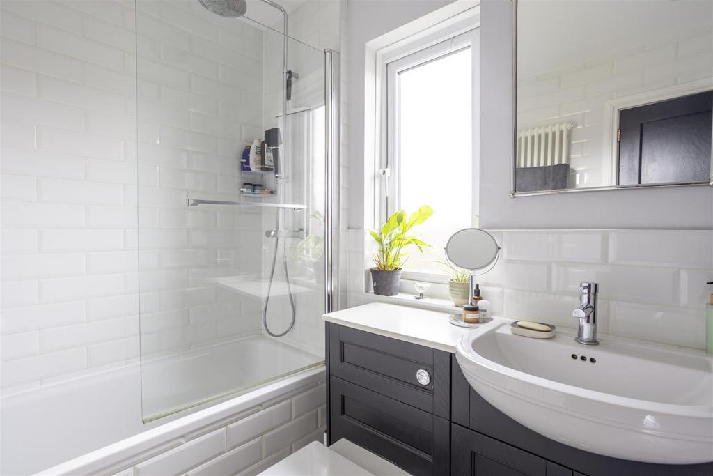 Bathroom 1.jpg