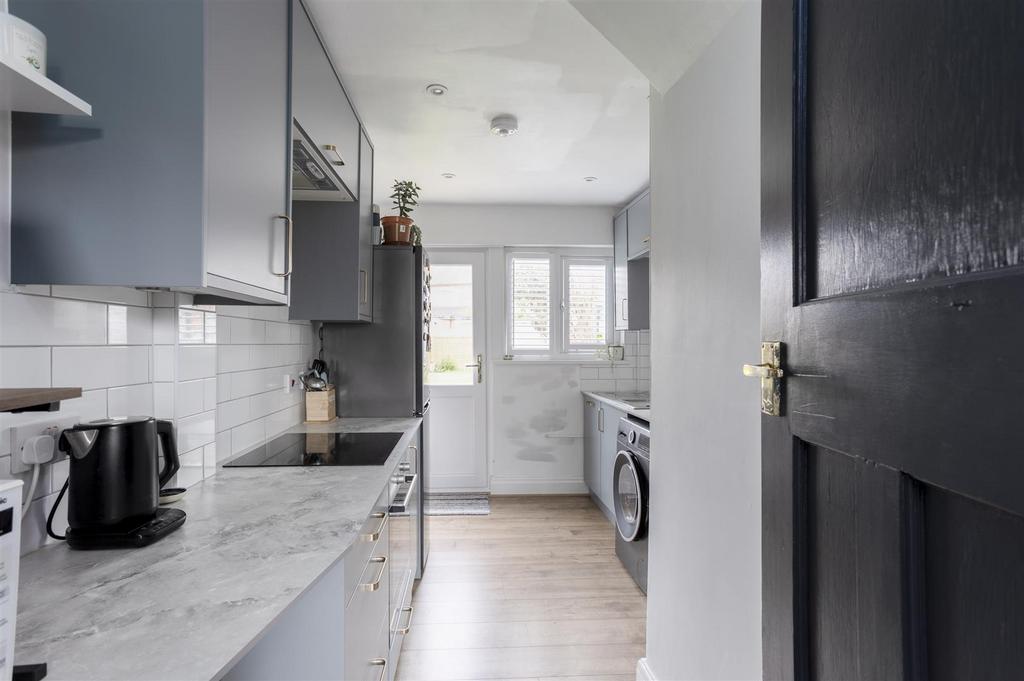 24 Lesley Avenue 8.jpg