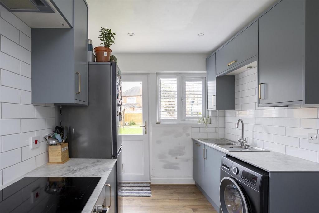 24 Lesley Avenue 9.jpg