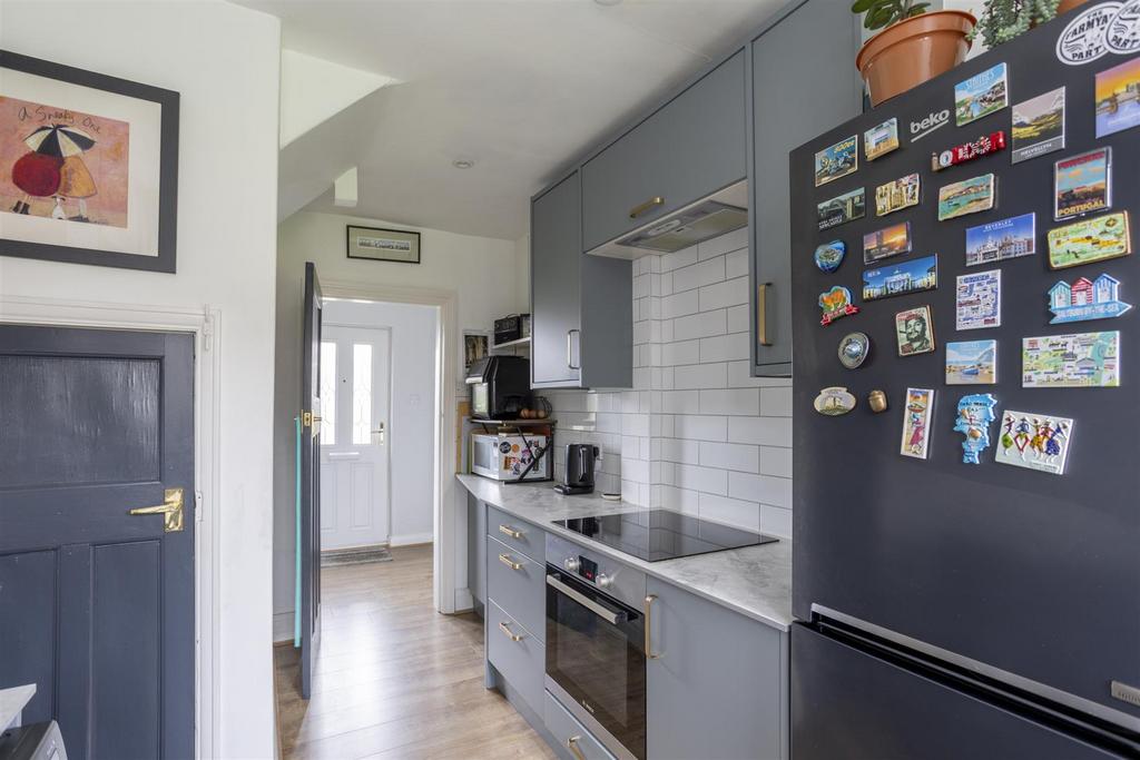 24 Lesley Avenue 10.jpg