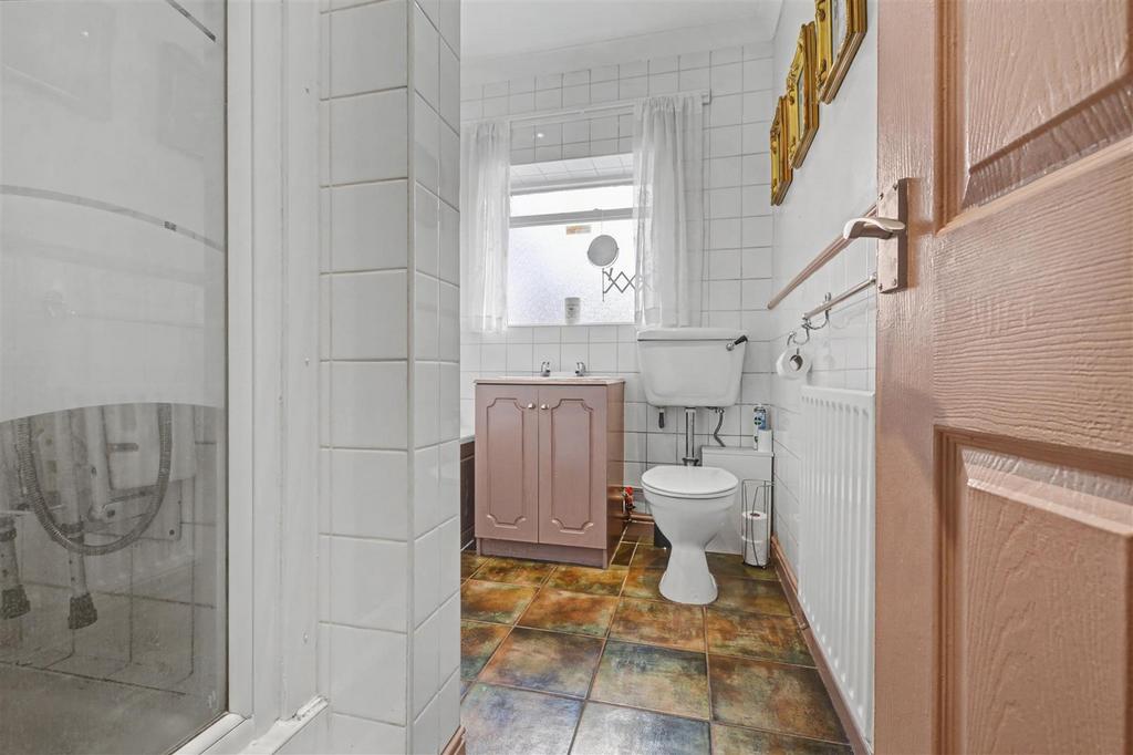 Shower Room 1.jpeg