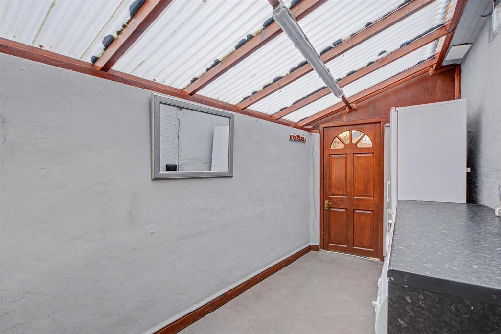 Utility Room 1.jpeg