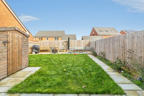 3 bedroom semi-detached house for sale, Rutherford Crescent, Leighton Buzzard
