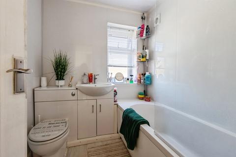 3 bedroom semi-detached house for sale, Dufton Approach, LEEDS
