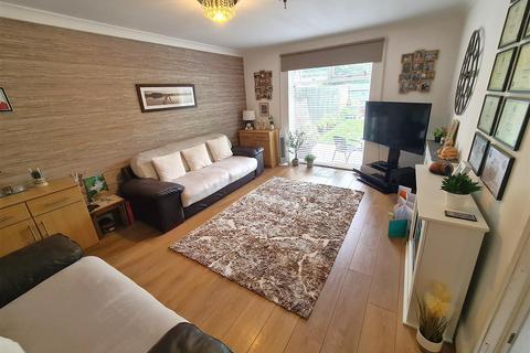 3 bedroom terraced house for sale, Lapland Walk, Corby NN18