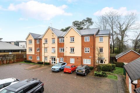 2 bedroom flat for sale, Grayling Close, Surrey GU7
