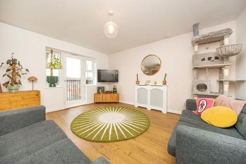 2 bedroom flat for sale, Coppetts Road, London N10