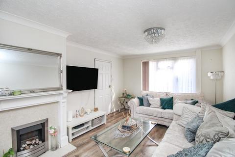 3 bedroom terraced house for sale, Martyrs Avenue, Crawley, West Sussex. RH11 7RX
