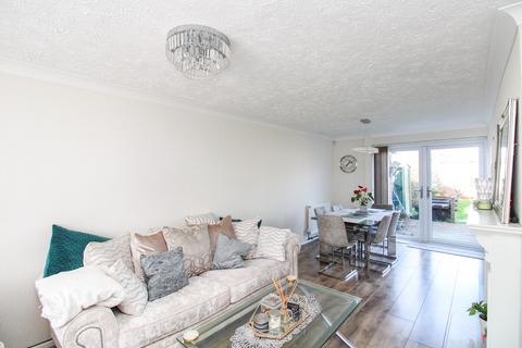 3 bedroom terraced house for sale, Martyrs Avenue, Crawley, West Sussex. RH11 7RX