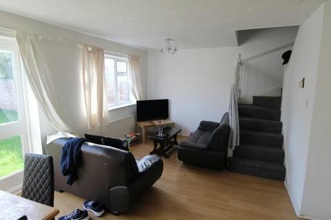 3 bedroom detached house to rent, Falcon Close, Nottingham NG7