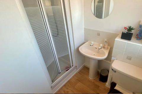 3 bedroom detached house to rent, Falcon Close, Nottingham NG7