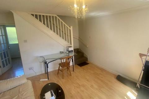 2 bedroom flat to rent, Hazlemere Grove, Nottingham NG7