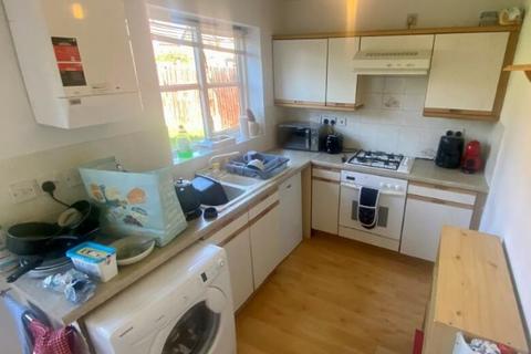 2 bedroom flat to rent, Hazlemere Grove, Nottingham NG7