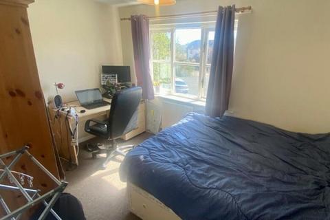 2 bedroom flat to rent, Hazlemere Grove, Nottingham NG7