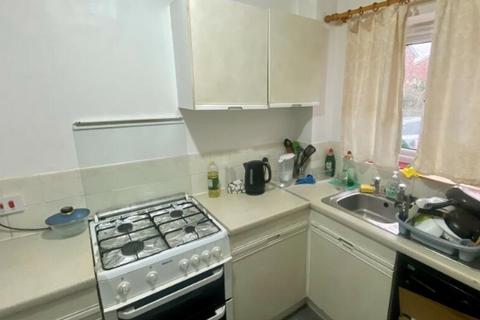 3 bedroom detached house to rent, Heron Drive, Nottingham NG7