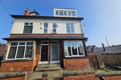 6 bedroom house to rent, South Parade, Leeds LS6