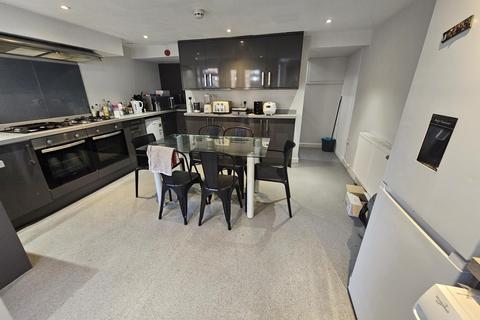 undefined, South Parade, Leeds LS6