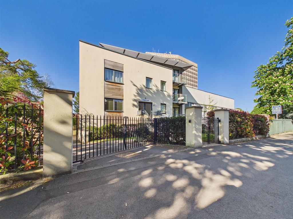 Montpellier GL50 1AD 2 bed flat - £1,150 pcm (£265 pw)