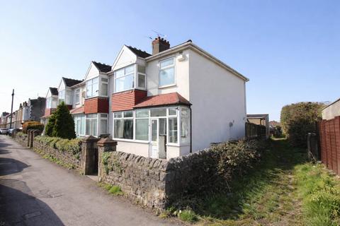 Central Location*3 Bedrooms*Large Loft Room/Occasional Bedroom*21ft Garage/Workshop*