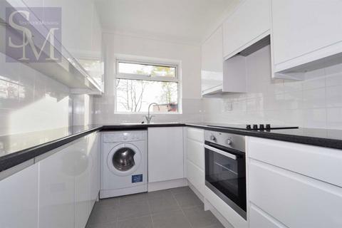 2 bedroom maisonette to rent, River Way, Loughton, IG10