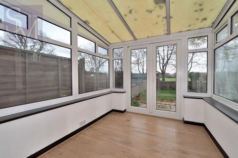 2 bedroom maisonette to rent, River Way, Loughton, IG10