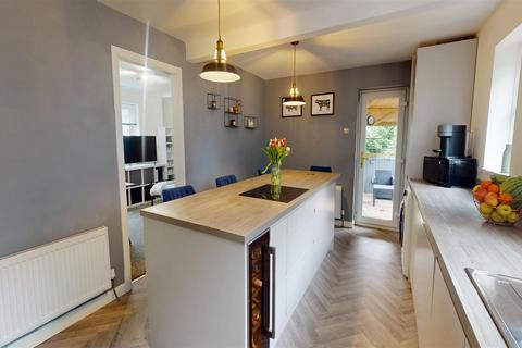 3 bedroom detached house for sale, Lea Court, Bradford