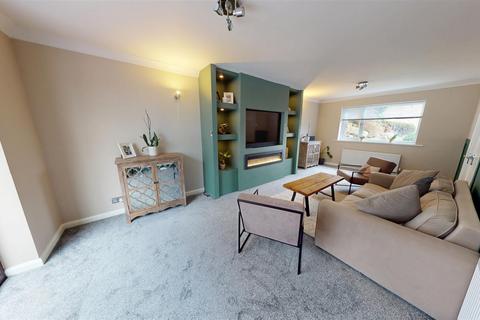 3 bedroom detached house for sale, Lea Court, Bradford