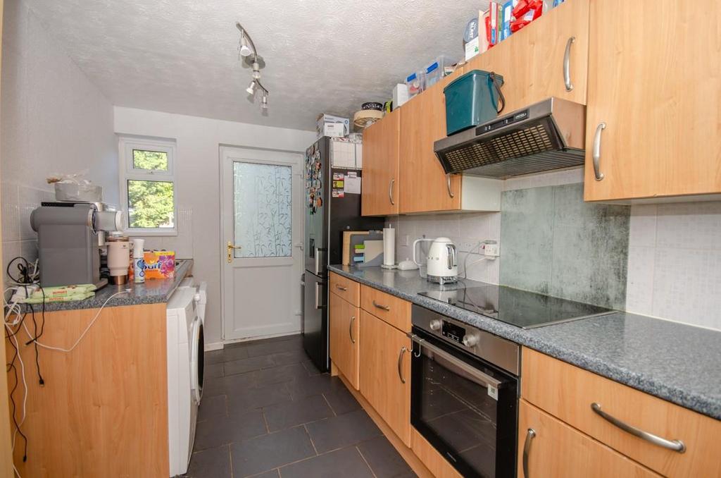 Kitchen pic 2.jpg