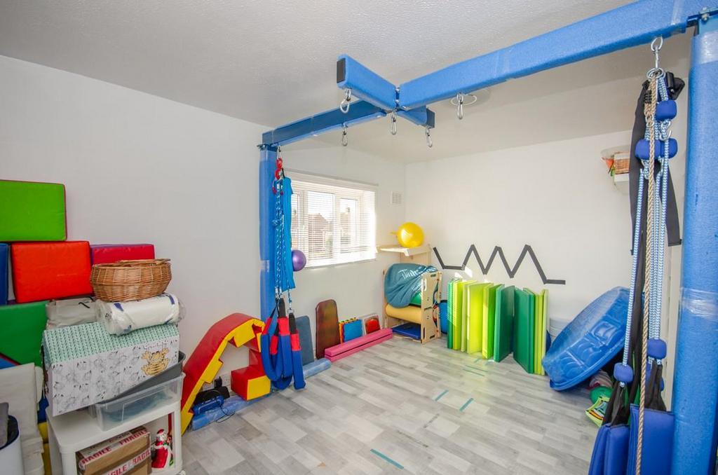 Bedroom 1.jpg