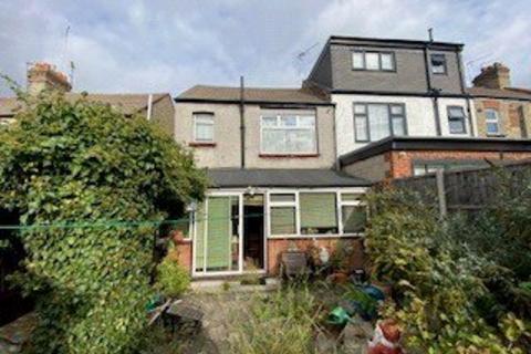 3 bedroom end of terrace house for sale, Evesham Road, London, N11