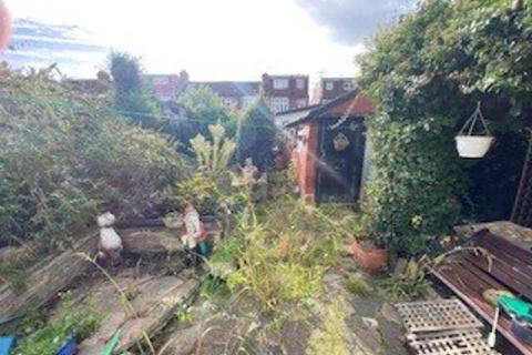 3 bedroom end of terrace house for sale, Evesham Road, London, N11