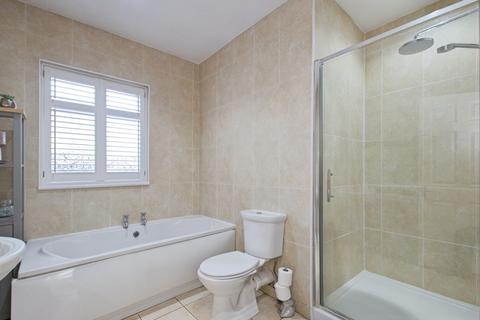 4 bedroom semi-detached house for sale, Combeside, London, SE18