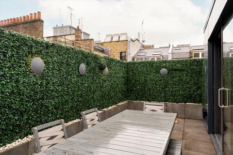 2 bedroom flat for sale, Royalty Mews, London W1D