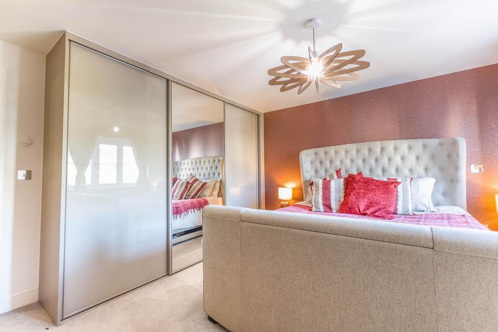 Principal bedroom