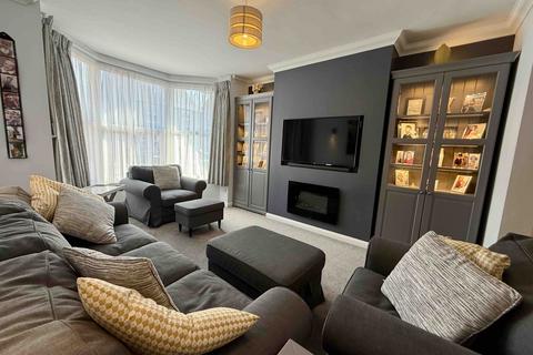 3 bedroom terraced house for sale, Felix Road, Felixstowe, IP11