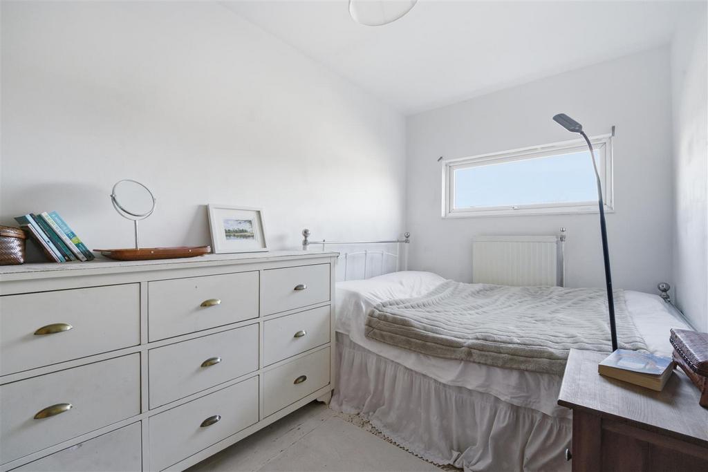 76 Tennyson Bed 2.jpg