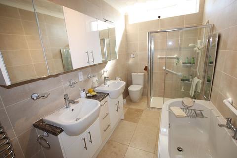 3 bedroom bungalow for sale, Clacton on Sea, CO15