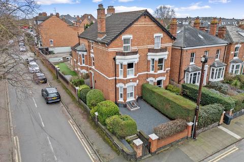 5 bedroom semi-detached house for sale, 42 Ombersley Road, Worcester.  WR3 7ET