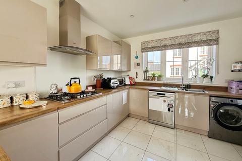 4 bedroom detached house for sale, Lofted Drive, Telford TF1
