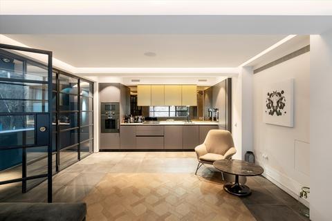 2 bedroom flat for sale, Royalty Mews, London W1D